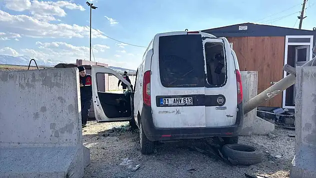 Uygulama noktasında bariyere çarpan sürücü hayatını kaybetti