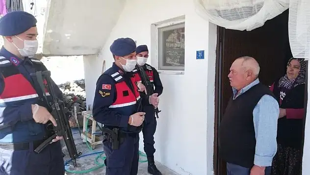 Jandarma 65 yaş üstü vatandaşlara yardım götürdü

