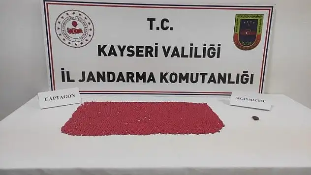 Arama yapılan evde 3 bin adet uyuşturucu hap ele geçirildi