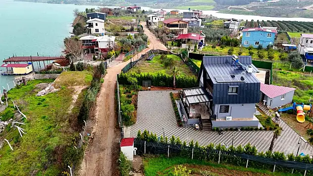 Mahalleli yıkıma karşı alkışlarla direndi