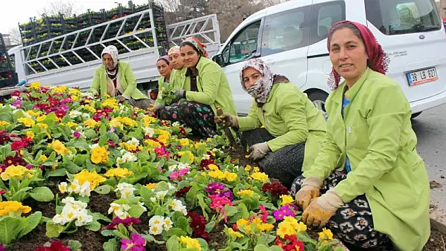 Kadınlar Günü'nde çalışıp, Kayseri'yi güzelleştirdiler