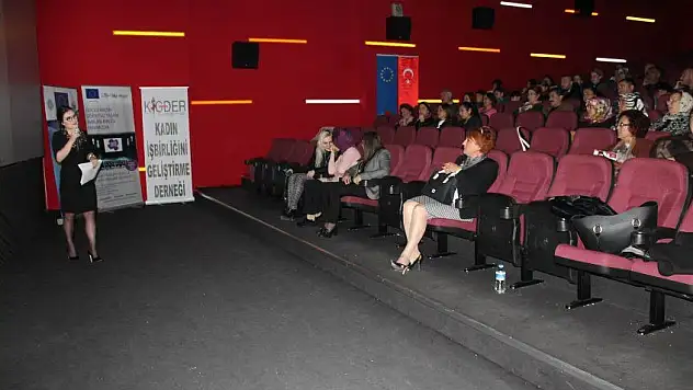 Kadınlar Şiddetle Mücadele Günü'nde töre filmi izledi