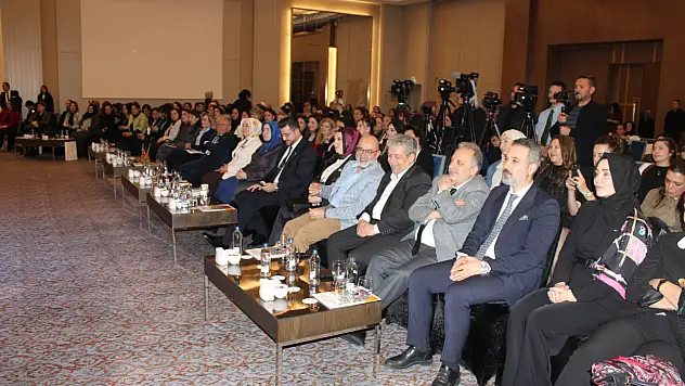 'Kadınlar, Türkiye'nin kalkınma hikâyesinin en ön safındaki neferleridir'