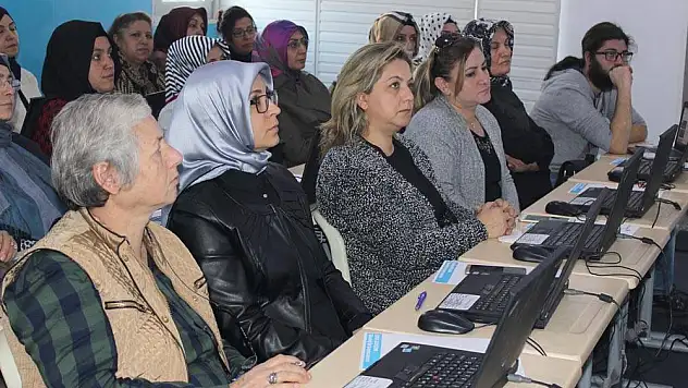 Kadınlara internet eğitimi verildi