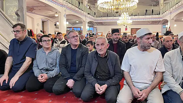 Kadir Gecesi'nde gönüller semaya açıldı