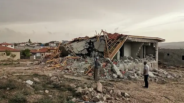 Kadir Gecesi'nde kaçak ev yıkımına tepki