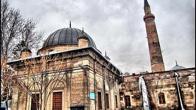 Kadir Gecesi ne zaman? O gecede nasıl ibadet edeceğiz?