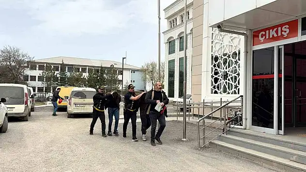2,1 milyonluk vurgun yapan sahte polisler yakalandı!
