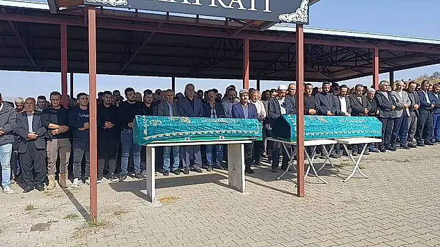Öldürülen anne kız yan yana toprağa verildi