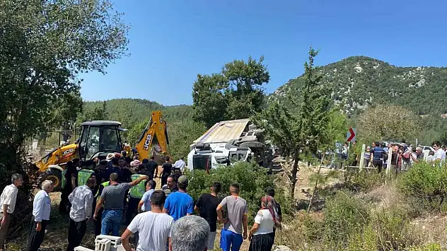 Kahramanmaraş'ta freni patlayan kamyon kalabalığa daldı: Ölü ve yaralılar var