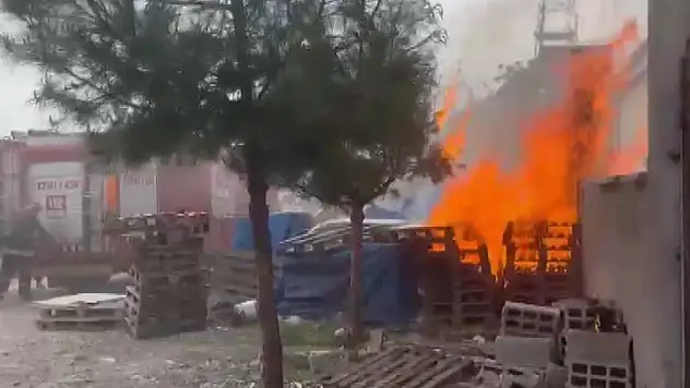İş yeri alev alev yandı