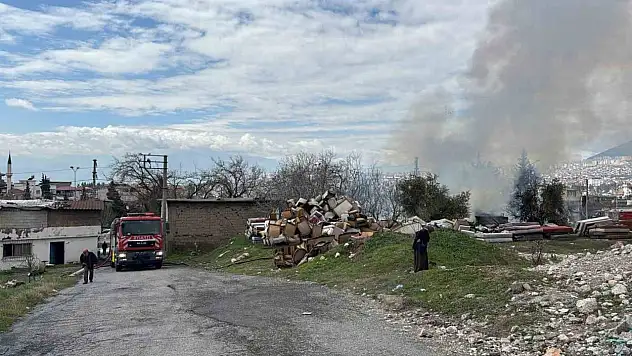 İkinci el beyaz eşya satan iş yeri alev alev yandı!