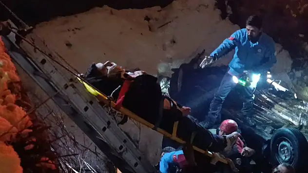 Otomobil köprüden uçtu! 5 yaralı