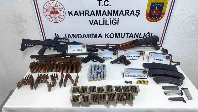 Evden cephanelik çıktı!
