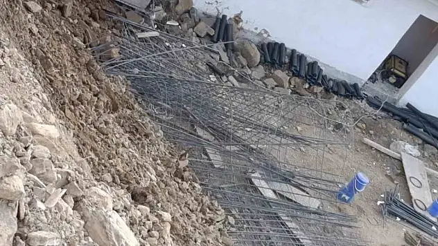 Toprak kayması: 6 ev zarar gördü