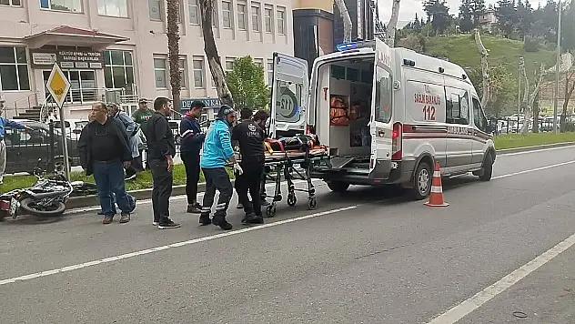 Yayaya motosiklet çarptı