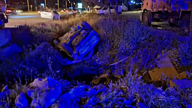 Otomobil yol kenarına uçtu: 1 ölü