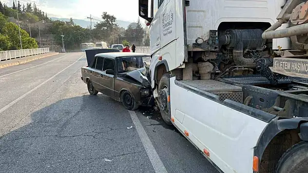 Otomobil ile kamyon çarpıştı: 1 yaralı