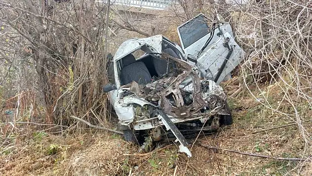 Otomobil uçuruma yuvarlandı