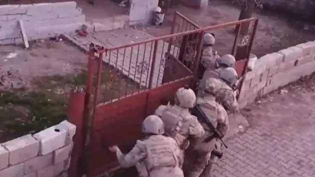 Uyuşturucu operasyonunda yakalanan 17 şüpheli tutuklandı