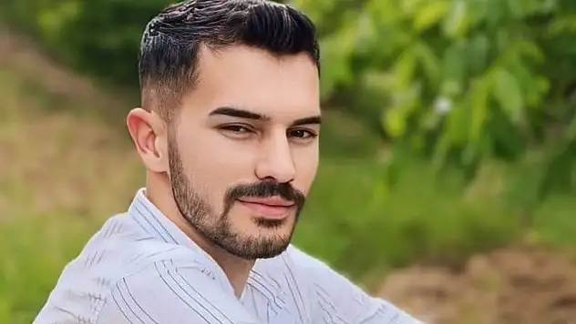 Kamyon şarampole yuvarlandı, genç sürücü hayatını kaybetti