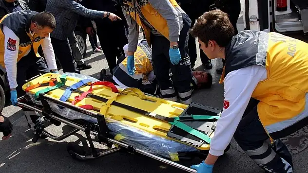 Kamyonetin polise çarpma anı kamerada