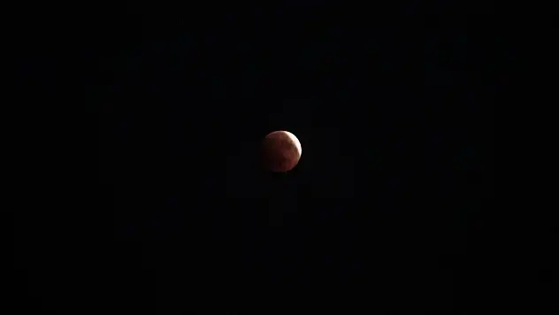 Kanlı Ay büyüledi