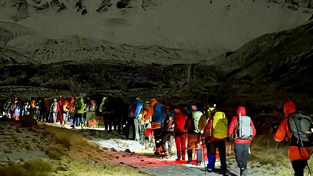 Kar ve fırtına engel olamadı! Cumhuriyet coşkusu zirveye taşındı