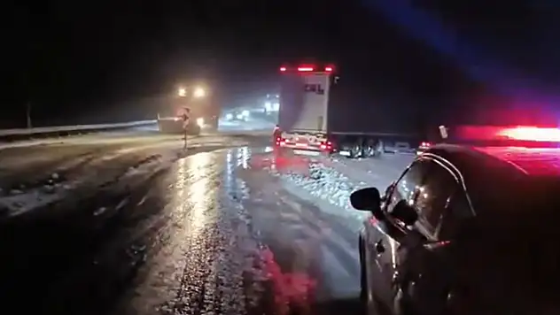 Kar ve tipi o yolu TIR ve kamyon geçişlerine kapattı