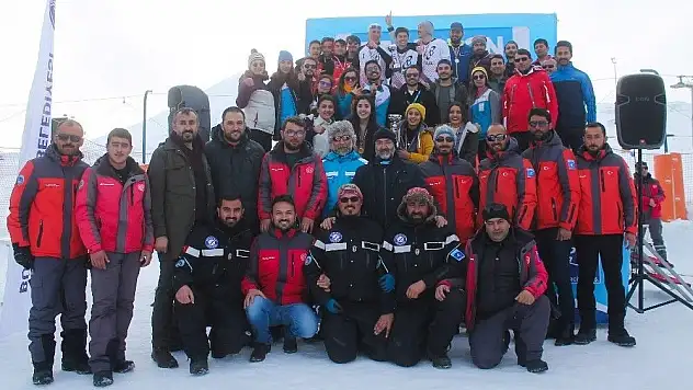 Kar Voleybolu, Erciyes'te parlıyor