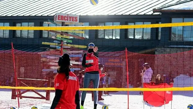 Kar Voleybolu Milli Takımı turnuvaya Erciyes'te hazırlanıyor