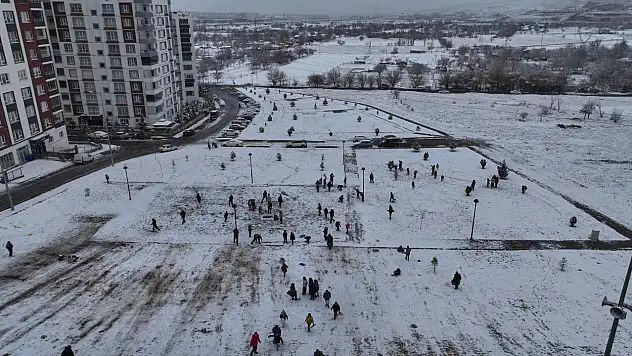 Kar yağdı ekipler çalışmaları hızlandırdı