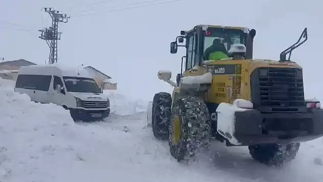 Yoğun kar cenazeye de engel oldu! 5 saat sonunda gömüldü