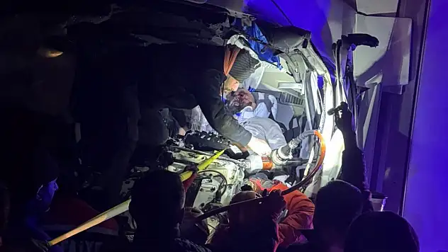 Kayseri-Sivas kara yolunda zincirleme kaza: 8 kişi...