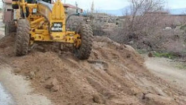 KARACAVİRAN MAHALLESİNDE YOL ÇALIŞMASI