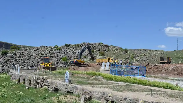 Karakaya Mezarlığında yeni düzenleme çalışması yapılıyor