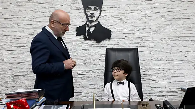 Karamustafa'nın koltuğuna küçük Batuhan geçti