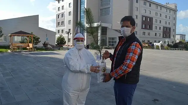 Karantina günleri anısına fidan diktiler