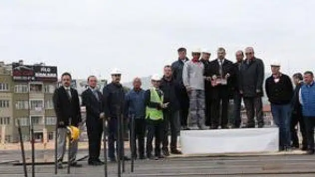 KARAYOLLARI KAVŞAĞI'NA İLK TABLİYE BETONU ATILDI