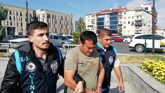 Karısını defalarca bıçaklayarak öldüren şahıs adliyeye sevk edildi