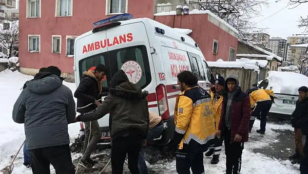 Sağlık çalışanları hastaya ulaşmak için seferber oldu