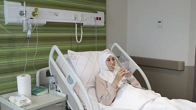 Karnındaki şişlik hamilelik sanıldı, 45 santimlik kitle çıktı