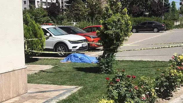 13. kattan düşen genç hayatını kaybetti