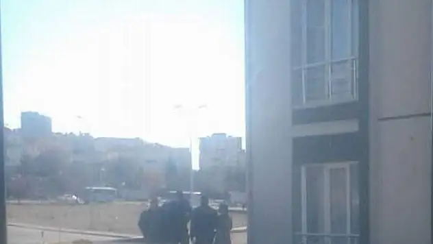 6. kattan düşen genç kız ağır yaralandı