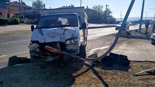 Kavşakta duramayan araç kazaya neden oldu