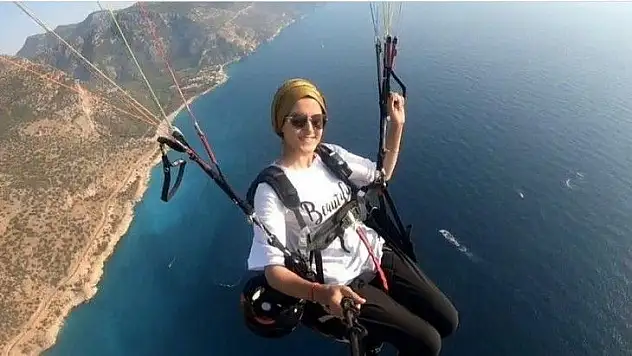 Paraşütçü son yolculuğuna uğurlandı