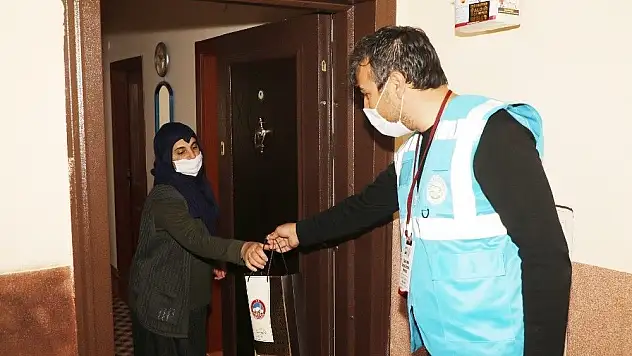 Kaymakam Güney ve Başkan Yalçın Şehit Annelerini Unutmadı