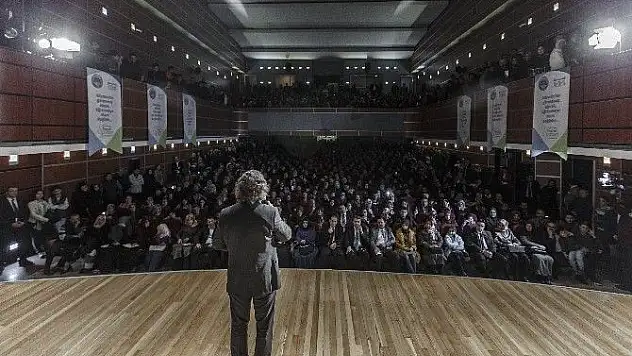 KAYMEK tarafından düzenlenen aile seminerini Başkan Çelik de takip etti
