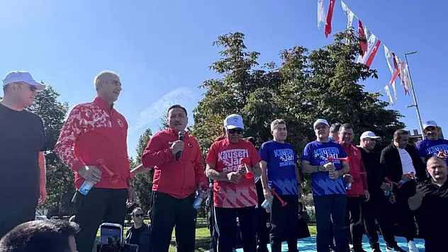 Kayseri 6. Yarı Maraton'da Halk Koşusu protokolün startı ile başladı