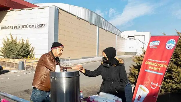 KAYÜ Öğrencilerine Sıcak Çorba İkramı!